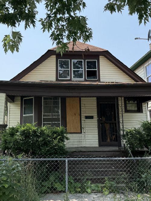 10504 S La Salle St Chicago IL 60628